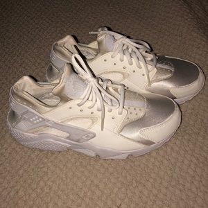 White huaraches nike